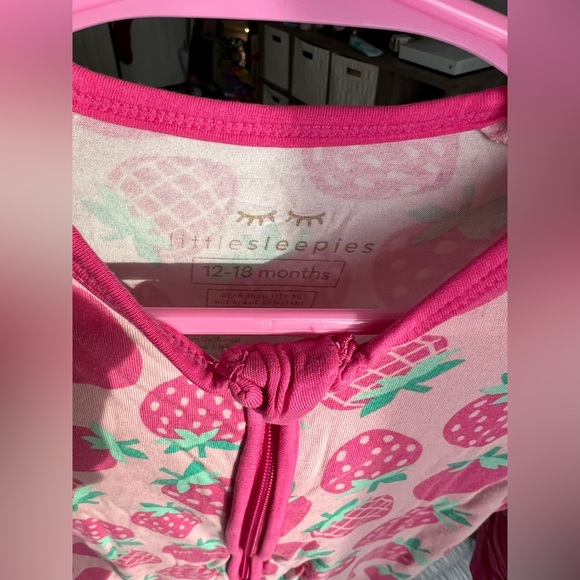 Little Sleepies Sweet Strawberries Zippy Pajamas Size 12-18 Months GUC - Picture 2 of 9